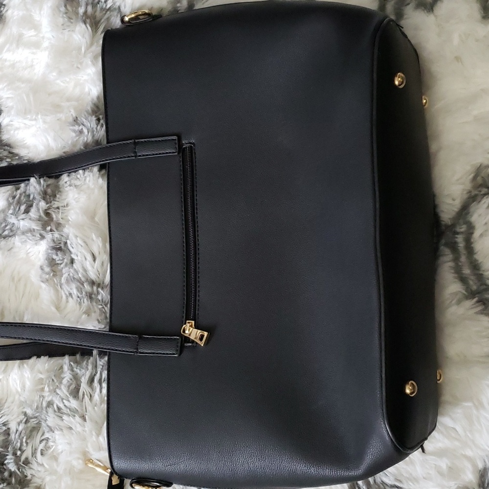 Isabelle Purse - Picture 7 of 12